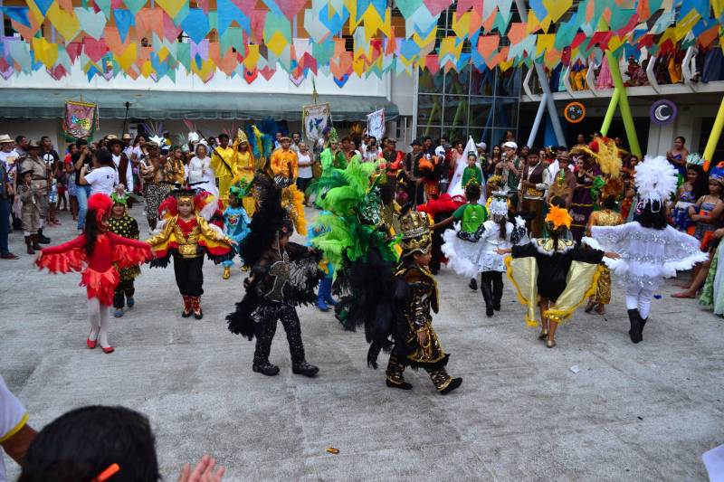 O Teatro Margarida Schivasappa, da Fundação Cultural do Pará (FCP), apresenta manifestações típicas de Belém do Pará, pássaros juninos e cordões de pássaros, sempre às 19h, na programação do Arraial de Todos os Santos.
FOTO: ASCOM FCP
DATA: 25.06.2018
BELÉM - PARÁ <div class='credito_fotos'>Foto: ASCOM FCP | <a href='/midias/2018/originais/cd5b8a03-3d27-41e0-98bd-d954cd7b084c.jpg' download><i class='fa-solid fa-download'></i> Download</a></div>