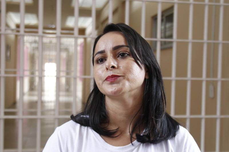 Mais de 250 pessoas se candidataram para concorrer a uma das 37 vagas de agentes penitenciários, ofertadas no Processo Seletivo Simplificado (PSS), da Superintendência do Sistema Penitenciário do Estado (Susipe). Os novos servidores irão trabalhar no novo Centro de Recuperação Feminino (CRF Santarém), em Santarém, no oeste do Estado que deve ser ativado até o final deste mês. O processo seletivo foi organizado pela Escola de Administração Penitenciário (EAP) da Susipe e contou com três fases: inscrição, análise curricular e pesquisa social. O curso de treinamento dos candidatos é realizado em Santarém. Na foto, Nathália Pimentel dos Reis.
FOTO: AKIRA ONUMA / ASCOM SUSIPE
DATA: 17.04.2018
SANTARÉM - PARÁ <div class='credito_fotos'>Foto: Akira Onuma / Ascom Susipe | <a href='/midias/2018/originais/cd7f64d9-e872-4454-9ec9-66a6c3dc7553.jpg' download><i class='fa-solid fa-download'></i> Download</a></div>