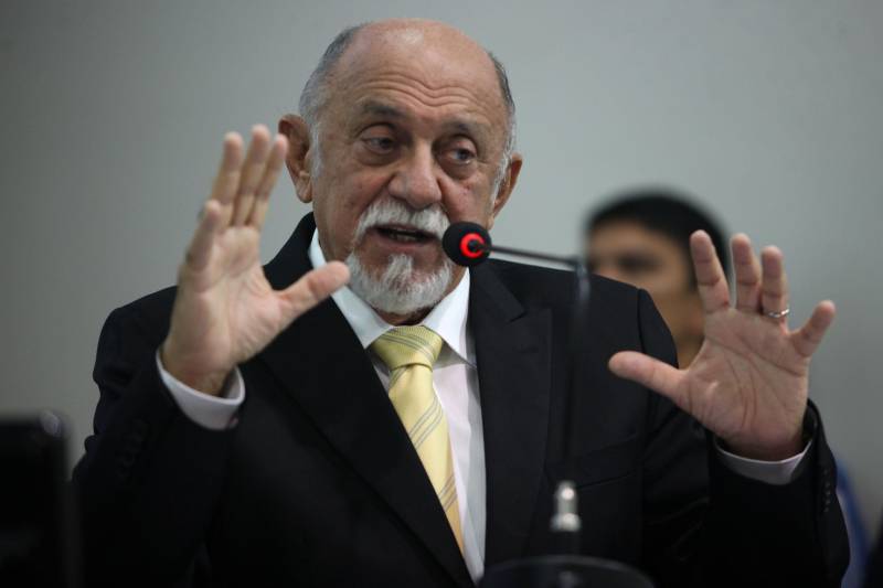 O governador Simão Jatene (foto) entregou, na manhã desta terça-feira (6), a "Mensagem Governamental do Pará à Assembleia Legislativa 2018", em sessão especial que abriu os trabalhos da Casa no exercício 2018. A leitura do documento destacou os principais resultados alcançados pelo governo no ano anterior e fez prognósticos de obras e serviços previstos para este ano.
FOTO: ANTONIO SILVA / AG. PARÁ
DATA: 06.02.2018
BELÉM - PARÁ <div class='credito_fotos'>Foto: Antônio Silva/Ag. Pará | <a href='/midias/2018/originais/cdf6bdae-499b-4379-8efc-321677444f1c.jpg' download><i class='fa-solid fa-download'></i> Download</a></div>
