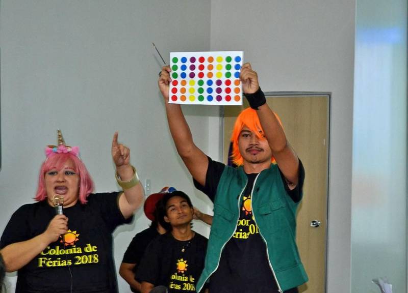 O grupo +GEEK, por meio de uma parceria com a Fundação Cultural do Pará (FCP), realizará o evento de cultura nerd +HERO DAY, com oficinas, palestras e jogos à disposição do público, gratuitamente. A programação começará na quinta-feira (22), das 14 às 19 h, e será encerrada no sábado (24). Os termos nerd e geek já fazem parte da realidade da maioria dos jovens, e estão inseridos em um dos mercados que mais crescem no mundo. Referem-se a jogos, histórias em quadrinhos, livros, filmes e séries, geralmente ligados à fantasia ou ficção científica. As fantasias, ou cosplays, também ganham destaque em eventos como esse, quando os frequentadores se vestem como seus personagens preferidos.
FOTO: ASCOM / FCP
DATA: 20.03.2018
BELÉM - PARÁ <div class='credito_fotos'>Foto: ASCOM FCP | <a href='/midias/2018/originais/ce321fe8-4447-4329-b990-4afa0aa7c940.jpg' download><i class='fa-solid fa-download'></i> Download</a></div>