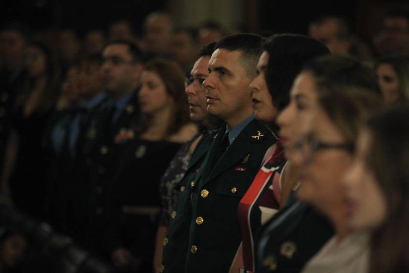 A Secretaria de Estado de Segurança Pública e Defesa Social (Segup), por meio do Instituto de Ensino de Segurança Pública (Iesp), realizou, nesta quarta-feira, 28, no auditório do Ciaba, as formaturas das turmas do Curso Superior de Polícia e Bombeiro Militar CSPBM/2018- Especialização em Gestão Estratégica e Defesa Social e dos cursos de Aperfeiçoamento de Oficiais- CAO/2018 da Polícia Militar do Pará e do Corpo de Bombeiros Militar do Pará- Especialização em Defesa Social em Cidadania.

FOTO: SIDNEY OLIVEIRA / AG. PARÁ
DATA: 28.11.2018
BELÉM - PARÁ <div class='credito_fotos'>Foto: Sidney Oliveira/Ag. Pará   |   <a href='/midias/2018/originais/ce70fd05-4885-425d-b908-06ababfb5c67.jpg' download><i class='fa-solid fa-download'></i> Download</a></div>