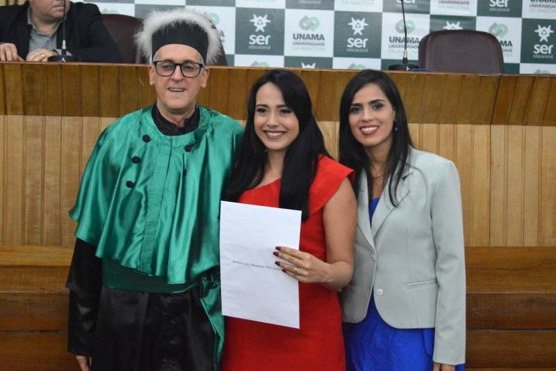 O Programa de Residência Multiprofissional e Uniprofissional em Saúde da Universidade do Estado do Pará (Uepa) celebrou a conclusão de curso de 70 profissionais. A solenidade ocorreu na quinta-feira, 15, no auditório Davi Mufarrej da Universidade da Amazônia, em Belém. O programa é conduzido com as seguintes entidades associadas: Fundação Hospital de Clínicas Gaspar Vianna; Hospital Metropolitano de Urgência e Emergência; Hospital Ophir Loyola; Fundação Santa Casa de Misericórdia do Pará e Fundação Centro de Hemoterapia e Hematologia do Pará. Na foto, a oradora da turma, Iasmim Pereira Cabral.
FOTO: RAYANNE BULHÕES / ASCOM UNAMA
DATA: 15.03.2018
BELÉM - PARÁ <div class='credito_fotos'>Foto: RAYANNE BULHÕES / ASCOM UNAMA | <a href='/midias/2018/originais/ce728efb-3171-4036-a8f5-b237b00f485a.jpg' download><i class='fa-solid fa-download'></i> Download</a></div>