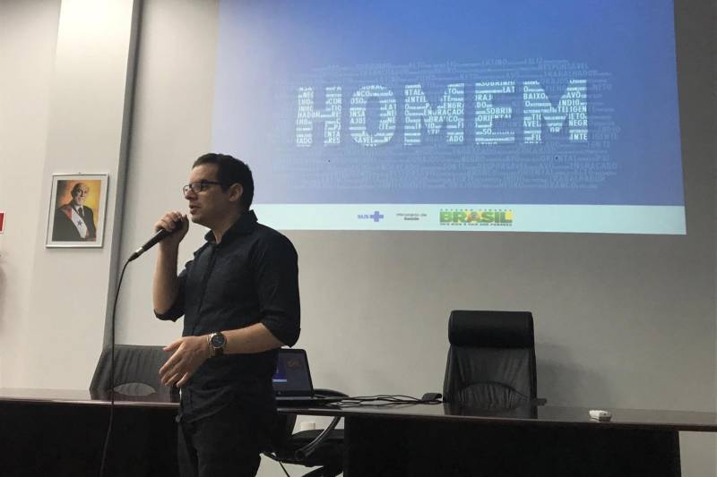 O mês de novembro é marcado pela campanha de saúde Novembro Azul, voltada para a conscientização da sociedade sobre a saúde masculina e, em especial, o câncer de próstata. Criada em 2003 na Austrália, a campanha foi adotada no Brasil em 2009 e busca chamar atenção para a alta taxa de mortalidade de homens no país: a cada três pessoas que vem a óbito, duas são homens.

FOTO: ASCOM PGE
DATA: 21.11.2018
BELÉM - PARÁ <div class='credito_fotos'>Foto: ASCOM PGE   |   <a href='/midias/2018/originais/ce84b5b4-e058-4f6e-b182-fa52bab63425.jpg' download><i class='fa-solid fa-download'></i> Download</a></div>