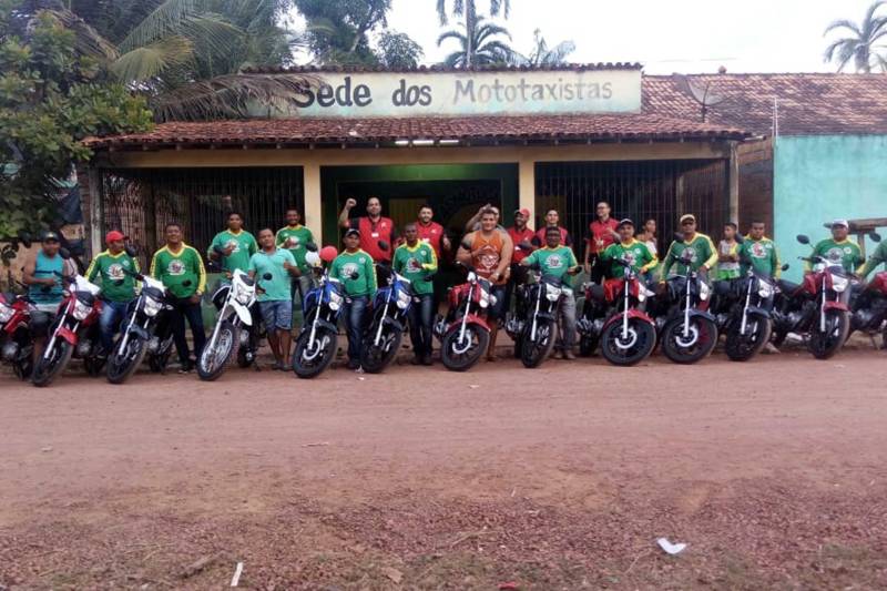 Na última quarta-feira, o Núcleo de gerenciamento do Programa de Microcrédito - Credcidadão, fez a entrega de 68 motocicletas no Estado do Pará, no valor de R$ 680 mil. Destas motocicletas, 20 foram para o município de Castanhal, seis para Igarape açú, 13 para São Domingos do Capim e 29 para o município de Santa Izabel. Ainda esta semana, o Governo do Estado, através do Credcidadão, contemplou, também, 75 mototaxistas de Belém.
FOTO: DIVULGAÇÃO
DATA: 15.11.2018
BELÉM - PARÁ <div class='credito_fotos'>Foto: Divulgação | <a href='/midias/2018/originais/cea1d6b3-7ec2-4de9-82e2-4f3cbdc0f530.jpg' download><i class='fa-solid fa-download'></i> Download</a></div>
