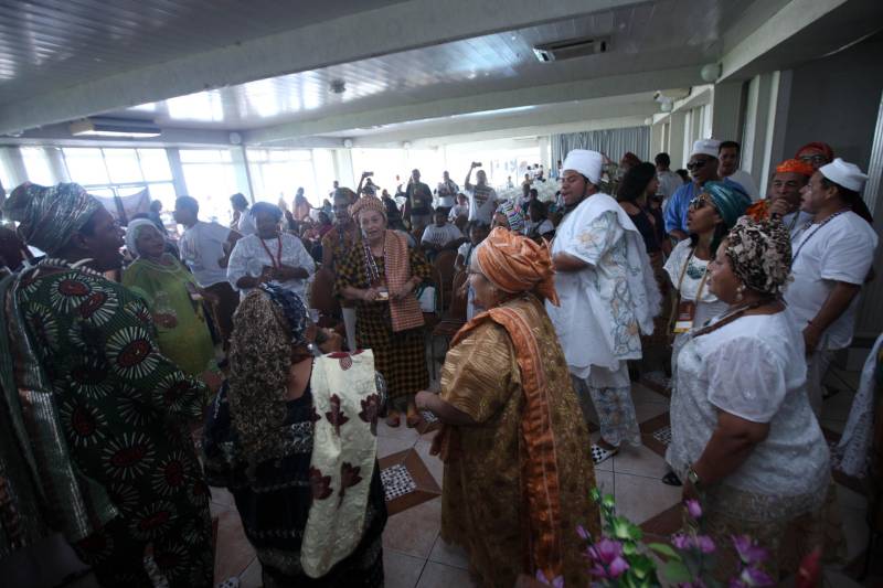 Mais de 400 lideranças de povos tradicionais de matrizes africanas, remanescentes quilombolas e indígenas estão reunidos em Belém, em um hotel da cidade, para a IV Conferência Estadual de Promoção da Igualdade Racial (Conepir).
FOTO: RODOLFO OLIVEIRA / AG. PARÁ
DATA: 28.03.2018
BELÉM - PARÁ <div class='credito_fotos'>Foto: Rodolfo Oliveira/Ag. Pará | <a href='/midias/2018/originais/cea9ac34-e0ae-4470-b479-dc571d135c91.jpg' download><i class='fa-solid fa-download'></i> Download</a></div>
