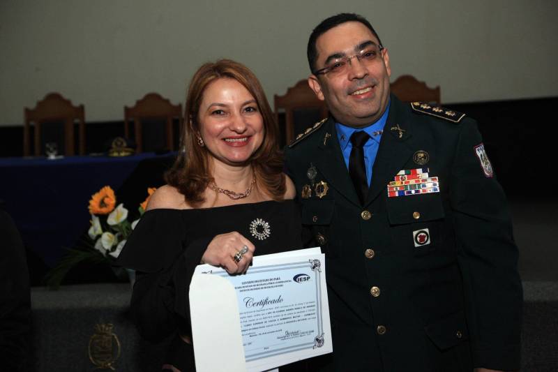 A Secretaria de Estado de Segurança Pública e Defesa Social (Segup), por meio do Instituto de Ensino de Segurança Pública (Iesp), realizou, nesta quarta-feira, 28, no auditório do Ciaba, as formaturas das turmas do Curso Superior de Polícia e Bombeiro Militar CSPBM/2018- Especialização em Gestão Estratégica e Defesa Social e dos cursos de Aperfeiçoamento de Oficiais- CAO/2018 da Polícia Militar do Pará e do Corpo de Bombeiros Militar do Pará- Especialização em Defesa Social em Cidadania.

FOTO: SIDNEY OLIVEIRA / AG. PARÁ
DATA: 28.11.2018
BELÉM - PARÁ <div class='credito_fotos'>Foto: Sidney Oliveira/Ag. Pará   |   <a href='/midias/2018/originais/ceba6578-7846-432d-8932-d4594f38a549.jpg' download><i class='fa-solid fa-download'></i> Download</a></div>