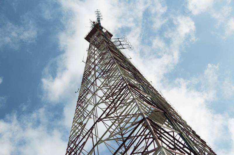 Você já migrou para a televisão digital? Se ainda não, é melhor ir se preparando. A partir desta quinta-feira, 15, o sinal analógico da TV Cultura do Pará está oficialmente desligado em Belém e região metropolitana. Em breve, será iniciado o processo de digitalização das repetidoras no interior do estado. A emissora já transmite a programação toda em HD, sistema com melhor qualidade de som e imagem. A medida faz parte de um cronograma definido em 2014 pelo Ministério das Comunicações. Até dezembro de 2018 mais de 1.300 cidades do Brasil terão o sinal analógico totalmente desligado, o que deverá ocorrer em todo o território nacional até 2023. Após essa mudança, todos os canais de televisão passarão a transmitir a programação exclusivamente pelo sinal digital.

FOTO: CAMILA LIMA / PORTAL CULTURA
DATA: 16.02.2018
BELÉM - PARÁ
 <div class='credito_fotos'>Foto: CAMILA LIMA / PORTAL CULTURA   |   <a href='/midias/2018/originais/cedae11a-e2e9-4222-ac14-01b292d5e377.jpg' download><i class='fa-solid fa-download'></i> Download</a></div>