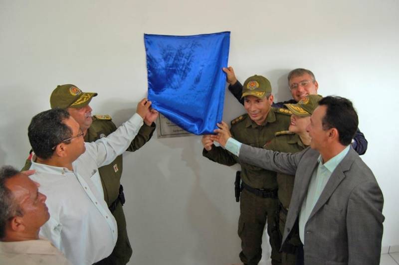 O Governo do Estado entregou nesta segunda-feira (3), a primeira fase das instalações físicas do 35º Batalhão de Polícia Militar – Batalhão Rio Amazonas (35º BPM), sediado em Santarém, na região oeste do Pará. O batalhão está na área de circunscrição do Comando de Policiamento Regional I (CPR-I). A unidade física do 35º BPM (foto) é composta por 20 salas. O efetivo é formado por 246 policiais militares, divididos entre o novo Batalhão e três Postos Policiais Destacados, localizados no distrito de Boa Esperança (Km 43 da PA-370) e nos municípios de Belterra e Mojuí dos Campos.

FOTO: SAMUEL ALVARENGA / ASCOM CRGBA
DATA: 03.12.2018
SANTARÉM - PARÁ <div class='credito_fotos'>Foto: SAMUEL ALVARENGA / ASCOM CRGBA   |   <a href='/midias/2018/originais/cf2b7db3-8311-41e7-9f7e-c9d3c58eb1ad.jpg' download><i class='fa-solid fa-download'></i> Download</a></div>