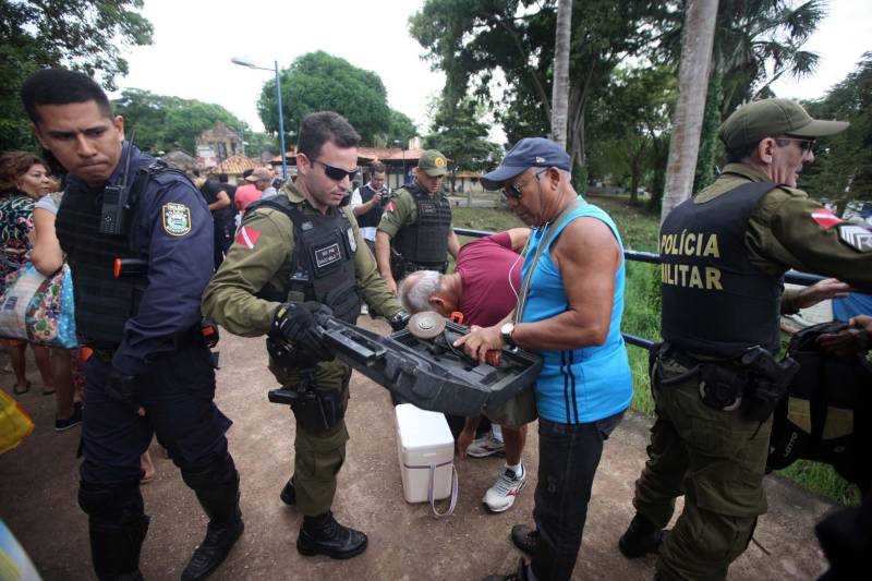 Os rios próximos a Belém são, muitas vezes, porta de entrada para o tráfico de drogas, comercialização de produtos ilegais, entre outros crimes, que influenciam diretamente a violência na Região Metropolitana de Belém (RMB). Para intensificar e otimizar as ações repressivas nas regiões das ilhas pertencentes a capital, a Secretaria de Estado de Segurança Pública e Defesa Social (Segup) realizou a Operação Yara na ilha de Cotijuba, neste sábado, 26.

FOTO: THIAGO GOMES / AG. PARÁ
DATA: 26.05.2018
COTIJUBA - PARÁ <div class='credito_fotos'>Foto: Thiago Gomes /Ag. Pará   |   <a href='/midias/2018/originais/cf826395-9ba3-4322-aa62-6679453c7c2e.jpg' download><i class='fa-solid fa-download'></i> Download</a></div>