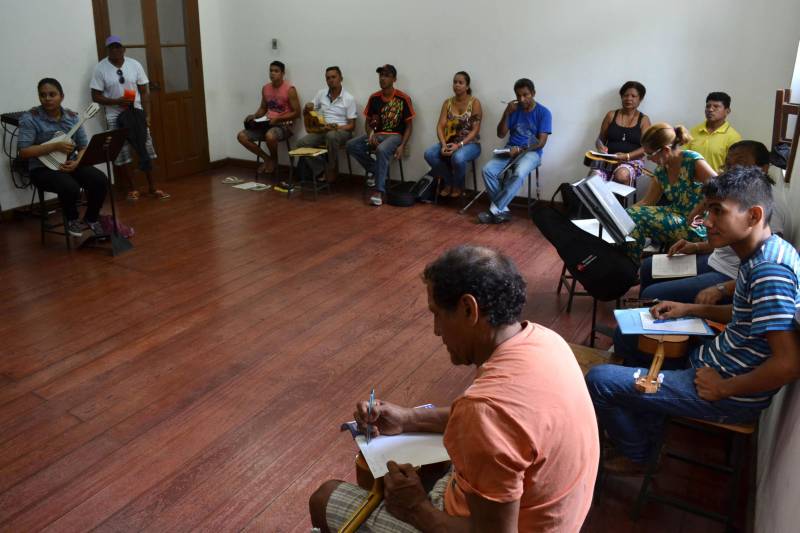 A Casa da Linguagem, instituição ligada à Fundação Cultural do Pará (FCP), promove oficinas de aperfeiçoamento para professores aos sábados.
FOTO: ARQUIVO / ASCOM FCP
DATA: 16.02.2018
BELÉM - PARÁ <div class='credito_fotos'>Foto: ASCOM FCPTN | <a href='/midias/2018/originais/cfc47f08-c57c-4991-baa3-2d054a8636de.jpg' download><i class='fa-solid fa-download'></i> Download</a></div>