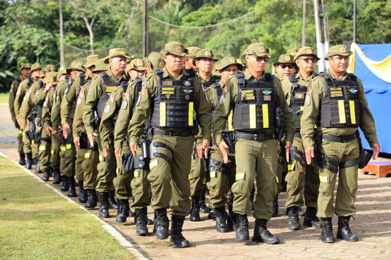 Em comemoração aos seus 43 anos, o Batalhão de Polícia Rodoviária (BPRV) inaugurou na manhã desta sexta-feira (4) o seu Canil, o primeiro setorial do Estado. O canil setorial do BPRV é um projeto operacional que visa intensificar o combate ao tráfico de drogas.
FOTO: MÁCIO FERREIRA / AG. PARÁ
DATA: 04.05.2018
MARITUBA - PARÁ <div class='credito_fotos'>Foto: MÁCIO FERREIRA/ AG. PARÁ | <a href='/midias/2018/originais/d0212706-c3eb-413a-9145-7e358c7d5b8f.jpg' download><i class='fa-solid fa-download'></i> Download</a></div>
