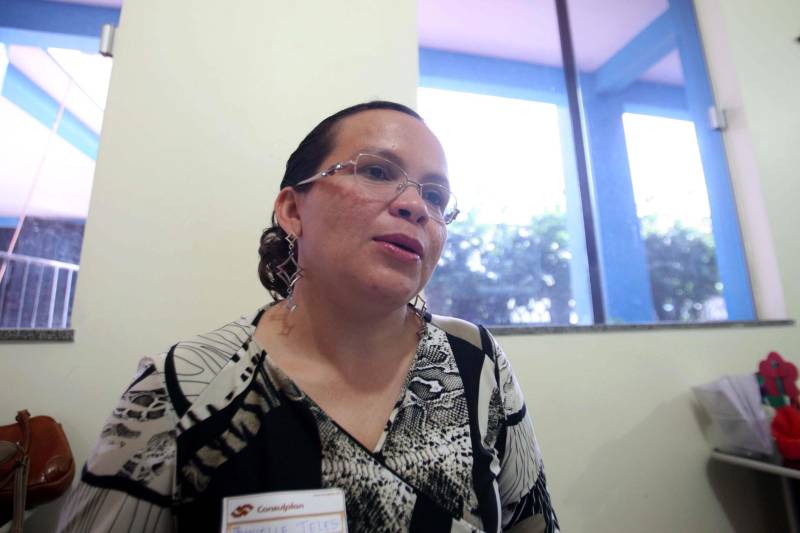 Nos municípios de Braganca e Capanema, no nordeste do Estado, as provas foram realizadas com tranquilidade. Já em Capanema, a coordenadora do concurso, Danielle Batista Telles (foto), explicou que os portões dos postos foram abertos às 07 horas, com fechamento marcado para às 08 horas. “Alguns confundiram e chegaram após o início e não puderam fazer a prova”, explicou.
FOTO: MARCELO LELIS / AG. PARÁ
DATA: 24.06.2018
CAPANEMA - PARÁ <div class='credito_fotos'>Foto: Marcelo Lelis / Ag. Pará | <a href='/midias/2018/originais/d029199d-ab1b-4618-a56a-0017e38eeffc.jpg' download><i class='fa-solid fa-download'></i> Download</a></div>
