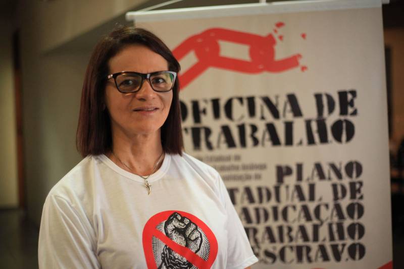 O segundo dia da Oficina de Trabalho da Comissão Estadual de Erradicação ao Trabalho Escravo (Coetrae) ocorreu na manhã desta quinta-feira, 26, no Auditório Aluysio Chaves, no Tribunal Regional do Trabalho da 8° Região, em Belém. Na foto, Irmã Henriqueta Cavalcante, coordenadora da Comissão Justiça e Paz da Conferência Nacional dos Bispos do Brasil (CNBB)
FOTO: WAGNER ALMEIDA / ASCOM SEJUDH
DATA: 26.04.2018
BELÉM - PARÁ <div class='credito_fotos'>Foto: Wagner Almeida/ Ascom Sejudh | <a href='/midias/2018/originais/d03f2586-53d4-4d0b-9a8b-a80f071676c0.jpg' download><i class='fa-solid fa-download'></i> Download</a></div>