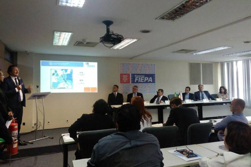 A promoção dos produtos paraenses fora do Brasil e a atração de investimentos para o estado foram alguns dos temas em pauta durante a visita da comitiva da delegação da Bélgica, na manhã desta quarta-feira (25), ao Parque de Ciência e Tecnologia - PCT Guamá
FOTO: ASCOM / PCT GUAMÁ
DATA: 25.04.2018
BELÉM - PARÁ <div class='credito_fotos'>Foto: ASCOM / PCT GUAMÁ | <a href='/midias/2018/originais/d05236e0-de00-4e87-8c12-7ca96a723596.jpg' download><i class='fa-solid fa-download'></i> Download</a></div>