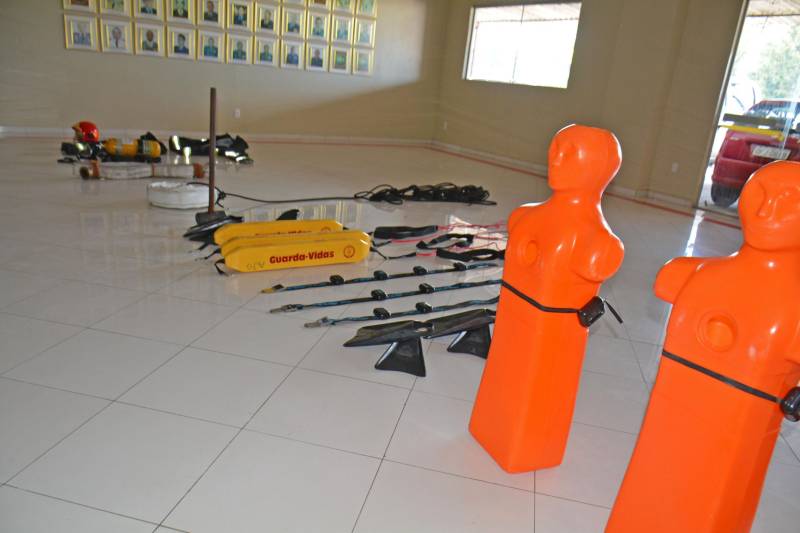 As comemorações pelo Dia Nacional do Bombeiro, 2 de julho, já iniciaram na capital paraense. O Corpo de Bombeiros Militar do Pará (CBMPA) realiza uma extensa programação de atividades (foto), que incluem as olimpíadas profissionais, curso de combate a incêndio para a comunidade, seminário de atividades aquáticas, doação de sangue e o tradicional ato solene de comemoração, que ocorrerá no dia 29 de junho, no Comando Geral da corporação. A data, que comemora 162 anos de existência da instituição centenária, traz a memória dos militares e a importância de cultivar as tradições históricas da corporação e preservar o interesse do bombeiro militar de servir à população.

FOTO: ASCOM / CBMPA
DATA: 13.06.2018
BELÉM - PARÁ <div class='credito_fotos'>Foto: Ascom CBMPA   |   <a href='/midias/2018/originais/d0af43b6-19d1-4d68-84b0-8825f2e673c3.jpg' download><i class='fa-solid fa-download'></i> Download</a></div>