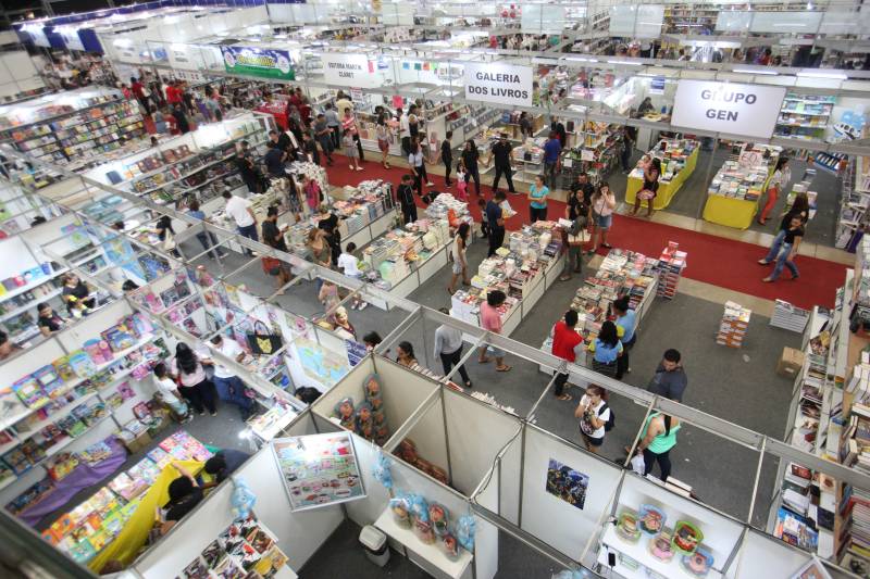 XXII Feira Pan-Amazônica do Livro, NO Hangar.
FOTO: MARCELO LELIS / AG. PARÁ
DATA: 07.06.2018
BELÉM - PARÁ <div class='credito_fotos'>Foto: Marcelo Lelis / Ag. Pará | <a href='/midias/2018/originais/d0bdd8b5-1e35-4784-8332-003cea3e6676.jpg' download><i class='fa-solid fa-download'></i> Download</a></div>