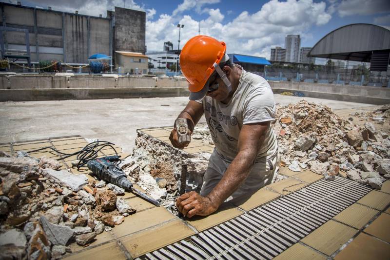 Obras do parque aquático, campus III da Uepa, em Belém.
FOTO: NAILANA THIELY / ASCOM UEPA
DATA: 20.03.18
BELÉM-PARÁ <div class='credito_fotos'>Foto: Nailana Thiely / Ascom Uepa | <a href='/midias/2018/originais/d0c0f91a-19a6-4b6e-b320-13019d0769ee.jpg' download><i class='fa-solid fa-download'></i> Download</a></div>