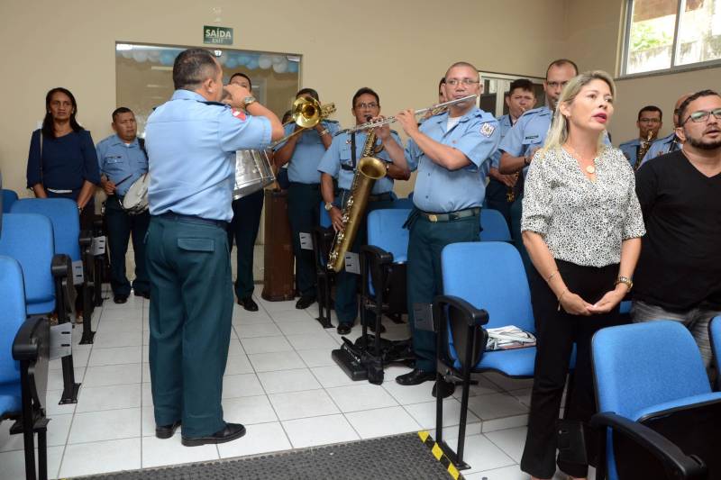 Em 2015, a Secretaria de Estado de Educação (Seduc) criou o Centro de Formação dos Profissionais da Educação Básica do Estado do Pará (CEFOR), com a perspetiva de apropriação das metodologias formativas e de transferência de tecnologia. Nesta segunda-feira (3), o Centro comemorou (foto) os quatro anos de criação durante cerimônia realizada no Instituto de Educação Estadual do Pará (IEEP), prédio histórico que abriga o CEFOR. Participaram da ocasião professores, formadores, a secretária de Educação do Estado, Ana Cláudia Serruya Hage e o secretário Adjunto de Ensino, José Roberto da Silva.

 FOTO: RAI PONTES / ASCOM SEDUC
DATA: 04.12.2018
BELÉM - PARÁ <div class='credito_fotos'>Foto: Rai Pontes/Ascom Seduc   |   <a href='/midias/2018/originais/d0fa57b2-b1bc-4aea-92ba-8c13f0f8a922.jpg' download><i class='fa-solid fa-download'></i> Download</a></div>