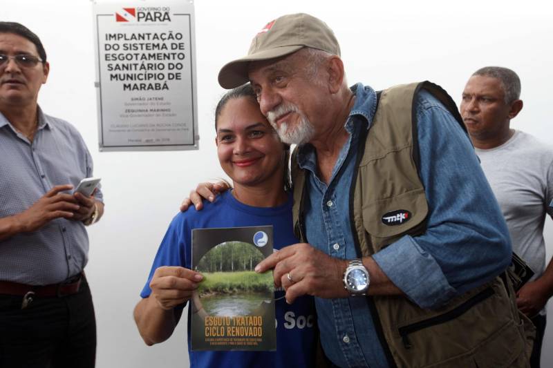Nesta sexta-feira (06), um dia após completar 105 anos de emancipação, Marabá, município de forte vocação mineral e agrícola que o faz principal centro socioeconômico do sudeste paraense, recebeu importantes obras e serviços do Governo do Estado. Em destaque, investimentos na área da saúde, educação, saneamento básico e segurança. As cerimônias contaram com a presença do governador Simão Jatene, parlamentares, prefeitos da região, entre outras autoridades. A agenda de governo teve início com a entrega da Estação de Tratamento de Esgoto Sanitário (FOTO), um moderno sistema de saneamento básico com capacidade para atender de 86 mil habitantes. A primeira etapa da ETE representa um investimento de mais de R$ 117 milhões, parte com recursos do Programa de Aceleração do Crescimento (PAC), através de empréstimo junto ao FGTS no valor de R$ 78,20 milhões, e mais R$ 38,97 milhões do Tesouro do Estado.
FOTO: SIDNEY OLIVEIRA / AG. PARÁ
DATA: 06.04.2018
MARABÁ - PARÁ <div class='credito_fotos'>Foto: Agência Pará | <a href='/midias/2018/originais/d13a9b6f-746e-467a-952f-933ef550c9e8.jpg' download><i class='fa-solid fa-download'></i> Download</a></div>