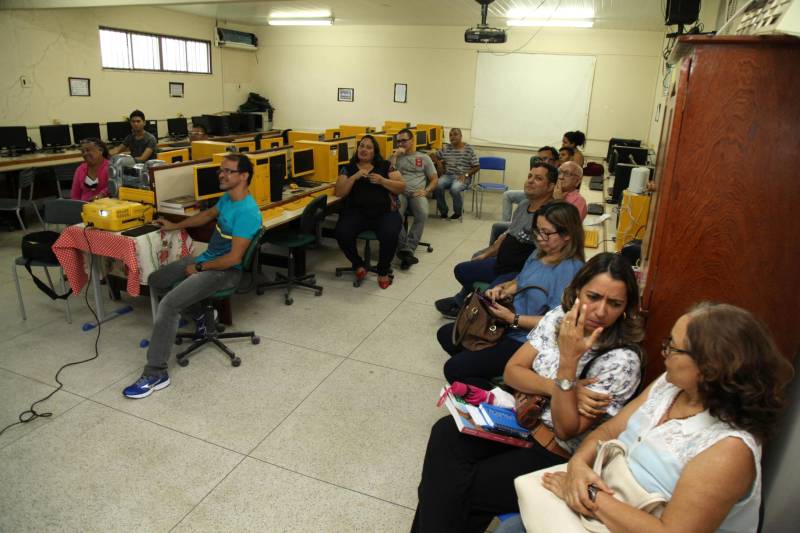 Nesta segunda-feira (5), a Secretaria de Estado de Justiça e Direitos Humanos do Pará (Sejudh) apresentou a docentes e alunos da Estadual Professora Ruth Rosita de Nazaré Gonzales, do bairro do Guamá, em Belém, o projeto ‘Escravo Nem Pensar’, desenvolvido pela ONG Repórter Brasil.
FOTO: WAGNER ALMEIDA / ASCOM SEJUDH
DATA: 05.02.2018
BELÉM - PARÁ <div class='credito_fotos'>Foto: Wagner Almeida/ Ascom Sejudh | <a href='/midias/2018/originais/d160400f-0f76-4378-a38f-257dfb180148.jpg' download><i class='fa-solid fa-download'></i> Download</a></div>