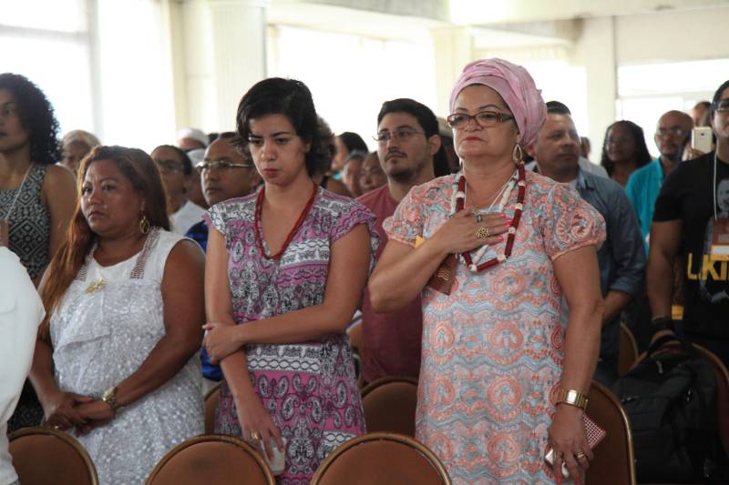 Com debates sobre representatividade, violência e racismo contra populações de matriz africana, quilombolas e indígenas, a IV Conferência Estadual de Promoção da Igualdade Racial foi aberta nesta terça-feira, 27, no Hotel Gold Mar, em Belém.
FOTO: WAGNER ALMEIDA / ASCOM SEJUDH
DATA: 27.03.2018
BELÉM - PARÁ
<div class='credito_fotos'>Foto: Wagner Almeida/ Ascom Sejudh | <a href='/midias/2018/originais/d1609121-50b1-4725-82ff-f59551f892c8.jpg' download><i class='fa-solid fa-download'></i> Download</a></div>