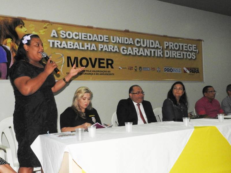 O município de Castanhal, na Região Metropolitana de Belém (RMB), recebeu nesta terça-feira (20) o Movimento pela Valorização do Estatuto da Criança e do Adolescente (Mover), que promove uma capacitação destinada a elaborar com órgãos do Executivo, Legislativo e Judiciário, além de representantes da sociedade civil, conselheiros tutelares e demais membros da rede de garantia de direitos da criança e adolescentes, ações e estratégias para o fortalecimento dos direitos de menores de 18 anos. O encontro será realizado até a próxima quinta-feira (22), das 09 às 17 h, no auditório da URE 8 (Unidade Regional de Educação).
FOTO: CARLOS SODRÉ / AG. PARÁ
DATA: 19.02.2018
CASTANHAL - PARÁ <div class='credito_fotos'>Foto: CARLOS SODRÉ / AG. PARÁ | <a href='/midias/2018/originais/d1b7ef98-5795-41d7-8092-2359558cf0ea.jpg' download><i class='fa-solid fa-download'></i> Download</a></div>