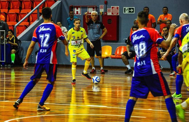 Na noite desta segunda-feira (19), o Mangueirinho recebeu pela primeira vez um jogo da Liga Nacional de Futsal (LNF). O confronto foi entre os paraenses do Shouse e a equipe do São José Futsal, que se enfrentaram pela fase de classificação do campeonato. A partida terminou com o placar marcando 7 a 1 para o time paulista.
FOTO: LEANDRO SANTANA / ASCOM SEEL
DATA: 19.03.2018
BELÉM - PARÁ <div class='credito_fotos'>Foto: LEANDRO SANTANA / ASCOM SEEL | <a href='/midias/2018/originais/d200046e-8514-4982-bf7a-65e37ccb1987.jpg' download><i class='fa-solid fa-download'></i> Download</a></div>