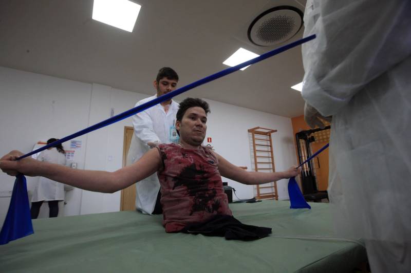 O maior desejo de Saulo Melo, 32 anos, é viver e poder desfrutar das novas oportunidades que tem hoje, depois de passar por uma cirurgia até então inédita no Pará, a hemicorporectomia. O procedimento, realizado no dia 2 de maio deste ano no Hospital Ophir Loyola, em Belém, removeu 40% do corpo do paciente - toda a porção inferior (pelve e membros inferiores).

FOTO: SIDNEY OLIVEIRA / AG. PARÁ
DATA: 03.12.2018
BELÉM - PARÁ <div class='credito_fotos'>Foto: Sidney Oliveira/Ag. Pará   |   <a href='/midias/2018/originais/d2c6c07e-710e-4cdb-9668-5978ec218e1d.jpg' download><i class='fa-solid fa-download'></i> Download</a></div>