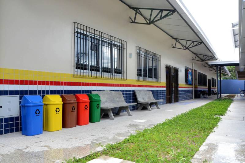A nova escola é a sexta que o governo entrega desde março. Na próxima quinta-feira, 28, será inaugurada a Escola de Ensino Fundamental Gregório de Almeida Brito; localizada no Paar (Ananindeua).
FOTO: FERNANDO NOBRE / ASCOM SEDUC
DATA: 23.06.2018
ANANINDEUA - PARÁ <div class='credito_fotos'>Foto: FERNANDO NOBRE/ASCOM SEDUC | <a href='/midias/2018/originais/d2de62c9-cd50-43ea-a944-0366df168243.jpg' download><i class='fa-solid fa-download'></i> Download</a></div>