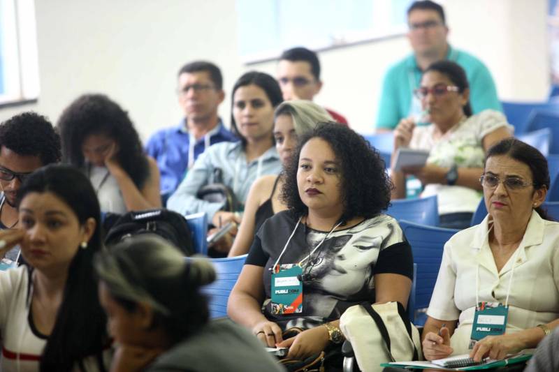 Comunicadores, estudantes, profissionais de diversas áreas e representantes movimentos de mulheres da região do Xingu tiveram a oportunidade de discutir sobre a cobertura da mídia nos casos de violência contra a mulher. O tema Mídia e Feminicídio, encerrou o primeiro dia do Publicom - Encontro de Comunicação do Pará, na noite desta quinta-feira, 12, na sede da Associação Comercial, Industrial e Agro Pastoril de Altamira (Aciapa), em Altamira.
FOTO: MARCELO LELIS / AG. PARÁ
DATA: 12.04.2018
ALTAMIRA - PARÁ <div class='credito_fotos'>Foto: Marcelo Lelis / Ag. Pará | <a href='/midias/2018/originais/d301a808-9222-4f03-9d6d-c80a0b878d6b.jpg' download><i class='fa-solid fa-download'></i> Download</a></div>