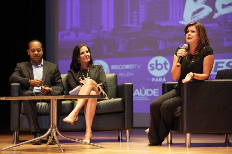 A programação neste primeiro dia começou com o debate "Jornalismo político em tempos de fake news e redes sociais: o desafio da credibilidade", que teve a participação de três jornalistas que moram em Brasília e de onde acompanham a rotina política brasileira. Adriana Vasconcelos, que foi correspondente do jornal O Globo por 15 anos, e trabalhou na cobertura de seis eleições presidenciais e Luiz Fara Monteiro, repórter do Jornal da Record, em Brasília, setorizado em política e economia, debaterem as melhores formas de identificar e conter as fake news. O debate teve a mediação da jornalista paraense Francy Rodrigues, assessora do senador Randolfe Rodrigues (Rede).
FOTO: MÁCIO FERREIRA / AG. PARÁ
DATA: 11.06.2018
BELÉM - PARÁ <div class='credito_fotos'>Foto: MÁCIO FERREIRA/ AG. PARÁ | <a href='/midias/2018/originais/d35299a5-d22e-41d4-b8c7-74d5ef30af40.jpg' download><i class='fa-solid fa-download'></i> Download</a></div>