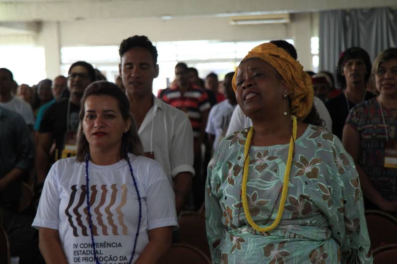 Com debates sobre representatividade, violência e racismo contra populações de matriz africana, quilombolas e indígenas, a IV Conferência Estadual de Promoção da Igualdade Racial foi aberta nesta terça-feira, 27, no Hotel Gold Mar, em Belém.
FOTO: WAGNER ALMEIDA / ASCOM SEJUDH
DATA: 27.03.2018
BELÉM - PARÁ
<div class='credito_fotos'>Foto: Wagner Almeida/ Ascom Sejudh | <a href='/midias/2018/originais/d384e041-4aab-41f0-ad11-7e4c4d3f1454.jpg' download><i class='fa-solid fa-download'></i> Download</a></div>