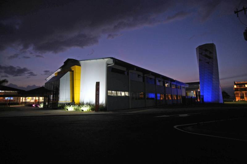 Desde sua inauguração, dia 30 de maio deste ano, o Centro Integrado de Inclusão e Reabilitação (CIIR, na foto), marcou a história na assistência global à Pessoa com Deficiência (PcD), no Pará e na Região Norte, ao oferecer, em um único complexo, atendimento para Pessoas com Deficiência (PcD) de todas as faixas etárias. São diversas especialidades, tecnologias e estrutura de última geração, associadas à qualidade, segurança e humanização destinadas 100% aos usuários do Sistema Único de Saúde (SUS). Desde seu funcionamento, a equipe multiprofissional do CIIR realizou  cerca de  18.760 atendimentos nas mais diversas especialidades e serviços. O atendimento de qualidade, seguro e humanizado é celebrado por um índice de 96% de satisfação de quem depende da assistência.

FOTO: CARLOS SODRÉ / AG. PARÁ
DATA: 07.12.2018
BELÉM - PARÁ <div class='credito_fotos'>Foto: Carlos Sodré/Agência Pará   |   <a href='/midias/2018/originais/d39f560f-52eb-4600-b14e-27f43e9018fd.jpg' download><i class='fa-solid fa-download'></i> Download</a></div>