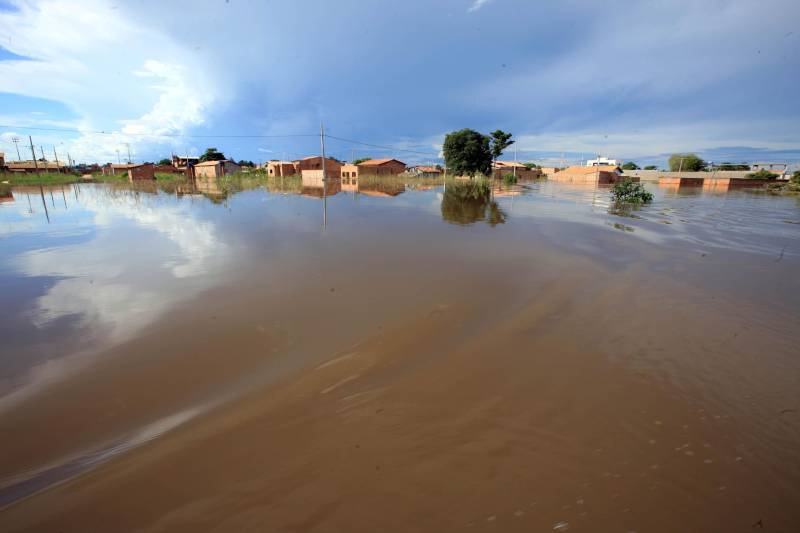 Em Marabá (foto) já são 198 famílias desabrigadas, 58 desalojadas e 194 afetadas. O município conta com cinco abrigos oficiais e dois não oficiais - estruturados pela própria comunidade. As famílias já começaram a receber o benefício eventual por meio das Secretarias Estadual e Municipal de Assistência Social.

FOTO: MÁCIO FERREIRA / AG. PARÁ
DATA: 16.02.2018
MARABÁ - PARÁ <div class='credito_fotos'>Foto: MÁCIO FERREIRA/ AG. PARÁ   |   <a href='/midias/2018/originais/d3c7a6cf-f336-4eb4-8d75-1fdbb745588f.jpg' download><i class='fa-solid fa-download'></i> Download</a></div>