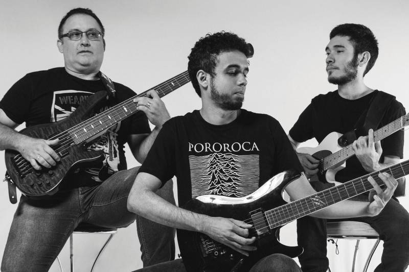 Os artistas Tula Tânia, A Troca, Azul Dossel, Caruana, DK, Toni Link, Inesita, Orquestra Pau e Cordista de Carimbó, Gael Conhece o Mar e Pelé do Manifesto e Everton MC prometem novidades para o público durante o show da Mostra Protótipo nesta quinta-feira (21), às 19h, no Teatro Cláudio Barradas, em Belém.
FOTO: ESTÚDIO TEREZA E ARYANNE DE FOTOGRAFIA / DIVULGAÇÃO
DATA: 19.06.2018
BELÉM - PARÁ <div class='credito_fotos'>Foto: ESTÚDIO TEREZA E ARYANNE DE FOTOGRAFIA / DIVULGAÇÃO | <a href='/midias/2018/originais/d4fb7e4c-6271-4210-af9f-809ae86591fd.jpg' download><i class='fa-solid fa-download'></i> Download</a></div>