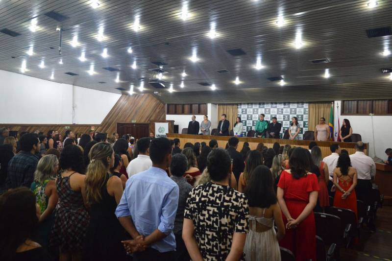 O Programa de Residência Multiprofissional e Uniprofissional em Saúde da Universidade do Estado do Pará (Uepa) celebrou a conclusão de curso de 70 profissionais. A solenidade ocorreu na quinta-feira, 15, no auditório Davi Mufarrej da Universidade da Amazônia, em Belém. O programa é conduzido com as seguintes entidades associadas: Fundação Hospital de Clínicas Gaspar Vianna; Hospital Metropolitano de Urgência e Emergência; Hospital Ophir Loyola; Fundação Santa Casa de Misericórdia do Pará e Fundação Centro de Hemoterapia e Hematologia do Pará.
FOTO: RAYANNE BULHÕES / ASCOM UNAMA
DATA: 15.03.2018
BELÉM - PARÁ <div class='credito_fotos'>Foto: RAYANNE BULHÕES / ASCOM UNAMA | <a href='/midias/2018/originais/d508e81f-8dd4-4512-a821-4076b43287cf.jpg' download><i class='fa-solid fa-download'></i> Download</a></div>
