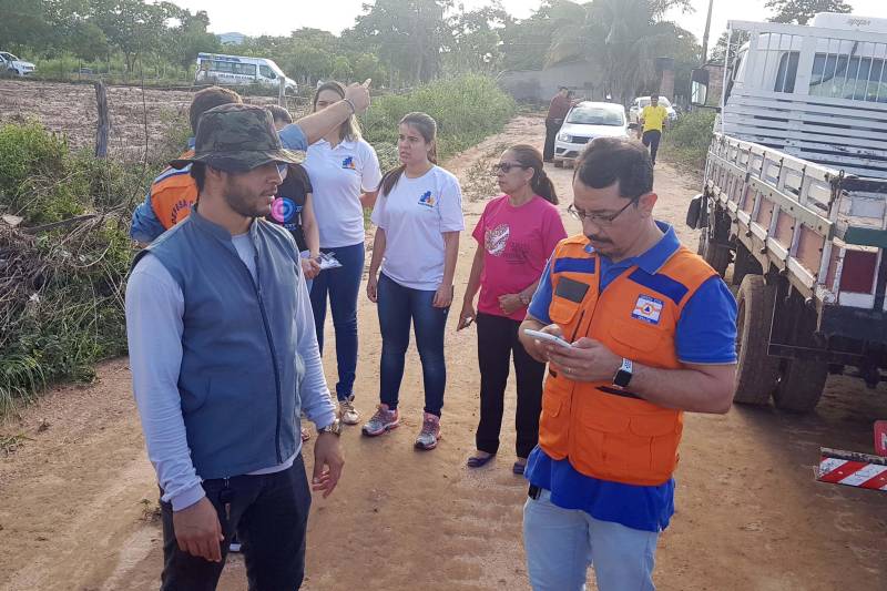 Cerca de 60 homens da Defesa Civil do Pará estão no município de Redenção, sul do estado, desde a última quarta-feira (28) Na noite de terça-feira, as fortes chuvas do período causaram o rompimento de três represas. Trezentas e cinquenta e oito famílias foram impactadas em dez bairros, 127 foram afetadas diretamente e 28 delas estão desalojadas. Um abrigo foi colocado à disposição pela prefeitura, mas as famílias desalojadas preferiram ficar em casas de parentes. Nenhuma vítima fatal ou acidentada foi registrada.

FOTO: DIVULGAÇÃO
DATA: 29.11.2018
REDENÇÃO-PARÁ <div class='credito_fotos'>Foto: Divulgação   |   <a href='/midias/2018/originais/d538e5f0-d221-43bd-b2c4-0c8631601fac.jpg' download><i class='fa-solid fa-download'></i> Download</a></div>