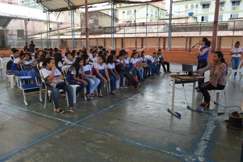 Contribuir para a conscientização sobre o uso sustentável dos recursos hídricos foi o objetivo da Secretaria de Estado de Meio Ambiente e Sustentabilidade (Semas) ao promover nesta quinta-feira uma palestra a alunos do 6º e 7º ano, da Escola Estadual de Ensino Fundamental e Médio Justo Chermont, em Belém, em comemoração ao Dia Mundial da Água - 22 de Março.
FOTO: ASCOM SEMAS
DATA:22.03.2018
BELÉM - PARÁ <div class='credito_fotos'>Foto: ASCOM SEMAS | <a href='/midias/2018/originais/d58c395c-b8f2-4ea0-8cac-a29557a09889.jpg' download><i class='fa-solid fa-download'></i> Download</a></div>