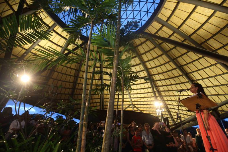 O Parque Estadual do Utinga (PEUt) o mais importante espaço de preservação e estudo da biodiversidade dentro da Região Metropolitana de Belém será reaberto à população a partir desta sexta,16, a partir das 16h30, com apresentações artísticas, com o Boi Veludinho, crianças do Pro Paz e a premiada Orquestra Sinfônica do Theatro da Paz. A apresentação será em um espaço ao ar livre e não será necessária a retirada de ingressos, por esse motivo, a recomendação é que o público chegue cedo, porque a entrada será fechada quando o espaço estiver lotado.
FOTO: SIDNEY OLIVEIRA / AG PARÁ
DATA: 16.03.2018
BELÉM - PARÁ <div class='credito_fotos'>Foto: Sidney Oliveira/Ag. Pará | <a href='/midias/2018/originais/d59c6274-cbd5-4821-8589-31f0f0462d41.jpg' download><i class='fa-solid fa-download'></i> Download</a></div>