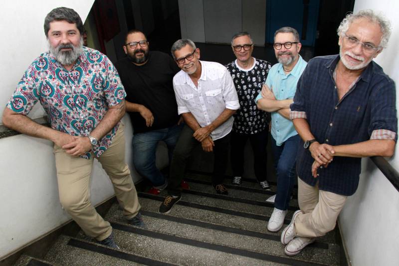 A Cultura Rede de Comunicação divulgou na manhã desta segunda-feira, 21, as 10 músicas selecionadas pela "Mostra Protótipo". O resultado está no Diário Oficial do Estado. Na foto, os jurados Léo Bitar, Tylon Maués, Ná Figueiredo, Beto Fares, José Maria Bezerra e Paulinho Assunção.

FOTO: CAMILA LIMA / PORTAL CULTURA
DATA: 21.05.2018
BELÉM - PARÁ <div class='credito_fotos'>Foto: CAMILA LIMA / PORTAL CULTURA   |   <a href='/midias/2018/originais/d5bc9b0c-a62c-4e9a-9546-785d442295db.jpg' download><i class='fa-solid fa-download'></i> Download</a></div>