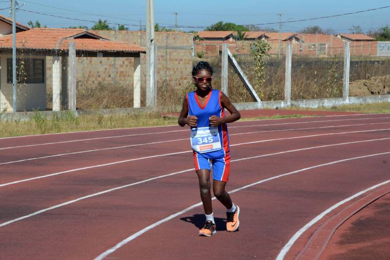 Na disputa houve partidas de goaball, bocha, tênis de mesa, atletismo (foto) e natação. A promoção do evento é da Secretaria de Educação (Seduc) por meio do seu Núcleo de Esporte e Lazer (NEL). Conceição Felgueiras, coordenadora dos Jogos, fez avaliação positiva do evento, realizado pela primeira vez fora da capital paraense e que mobilizou mais de 270 pessoas diretamente, entre dirigentes, técnicos e acompanhantes dos paratletas. "Todos os paratletas participantes são vencedores. Além da competição, eles tiveram um momento para socializar e confraternizar -pois eram participantes de vários municípios do estado. O evento ainda cumpriu a missão de sensibilizar o poder público local sobre a importância do incentivo ao esporte paralímpico", disse.
FOTO: FERNANDO NOBRE / ASCOM SEDUC
DATA: 29.06.2018
MARABÁ - PARÁ <div class='credito_fotos'>Foto: FERNANDO NOBRE/ASCOM SEDUC | <a href='/midias/2018/originais/d5daad40-81d9-448f-a402-8625dd8f7c9b.jpg' download><i class='fa-solid fa-download'></i> Download</a></div>