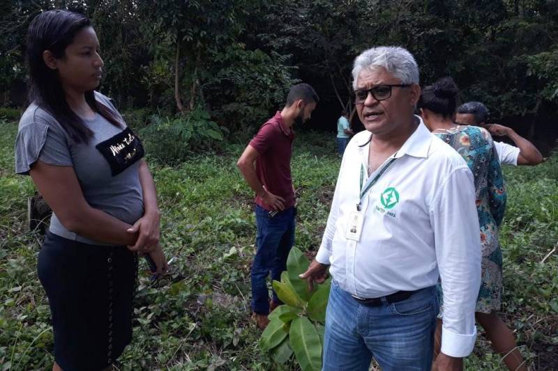 O escritório de Nova Ipixuna da Empresa de Assistência Técnica e Extensão Rural do Estado do Pará (Emater-Pará) apresentou nesta semana, na comunidade Boa Esperança, projeto de implantação de hortas comunitárias, envolvendo múltiplas parcerias municipais. A proposta foi mostrada pelo chefe do escritório local, engenheiro agrônomo Genival Reis (foto), com palestra e orientações práticas.
FOTO: ASCOM EMTAER
DATA: 26.04.2018
NOVA IPIXUNA - PARÁ <div class='credito_fotos'>Foto: ASCOM EMATER | <a href='/midias/2018/originais/d5f2b481-bb6c-4f0f-a7a7-a726a64e0fba.jpg' download><i class='fa-solid fa-download'></i> Download</a></div>