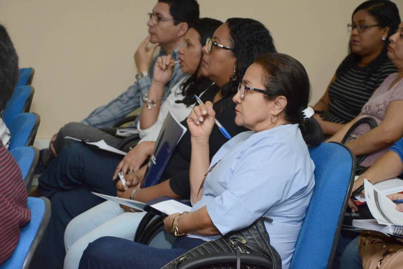 Educadores que integram a Unidade Seduc na Escola 3 (USE 3) debateram nesta quarta-feira (7), durante jornada pedagógica realizada no Centur, em Belém, aspectos da Base Nacional Comum Curricular (BNCC) e o que tem sido feito para adaptar as unidades de ensino a essa nova legislação, vigente desde o final do ano passado.
FOTO: RAI PONTES / ASCOM SEDUC
DATA: 07.08.2018
BELÉM - PARÁ <div class='credito_fotos'>Foto: Rai Pontes/Ascom Seduc | <a href='/midias/2018/originais/d69aa242-ba30-446a-ad2b-f9b7cbf596e2.jpg' download><i class='fa-solid fa-download'></i> Download</a></div>