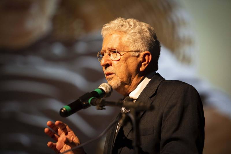 Cerimônia de comemoração dos 25 anos da Uepa (Jubilei de prata) e entrega de título de doutor Honoris Causa ao médico, folclorista e ambientalista Camillo Vianna. O evento foi realizado na noite desta terça-feira, 29, no auditório do Sesi, em Belém.
FOTO: NAILANA THIELY / ASCOM UEPA
DATA: 29.05.18
BELÉM - PARÁ <div class='credito_fotos'>Foto: Nailana Thiely / Ascom Uepa | <a href='/midias/2018/originais/d69f3b7f-d37b-432b-98c2-6b03f33fc81a.jpg' download><i class='fa-solid fa-download'></i> Download</a></div>