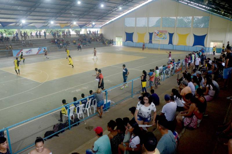 A etapa regional dos Jogos Estudantis Paraenses (Jeps), realizada de 16 a 19 de maio, no município de Igarapé-Açu, no nordeste do Estado, selecionou os times que vão disputar a etapa estadual, em junho, em Belém. Depois dos quatro dias de disputas, Castanhal foi apontada como a delegação que levará para a próxima etapa o maior número de times.
FOTO: RAI PONTES / ASCOM SEDUC
DATA: 20.05.2018
IGARAPÉ-AÇU - PARÁ <div class='credito_fotos'>Foto: Rai Pontes/Ascom Seduc | <a href='/midias/2018/originais/d6af09d2-825d-48cc-b5aa-a99c3a953732.jpg' download><i class='fa-solid fa-download'></i> Download</a></div>