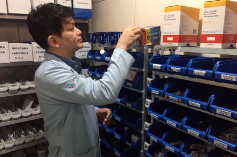 De acordo com o farmacêutico Clínico do HRPM, Charli Grigorio (foto), a medida amplia as formas de intervenção e evita novas infecções pelo HIV, se utilizada em até 72 horas após qualquer situação em que exista risco de contato com o HIV.
FOTO: ASCOM HRPM
DATA: 02.03.2018
BREVES - PARÁ <div class='credito_fotos'>Foto: Ascom HRPM | <a href='/midias/2018/originais/d6cef7b0-b2a5-4a8d-9859-52834d6a55f3.jpg' download><i class='fa-solid fa-download'></i> Download</a></div>