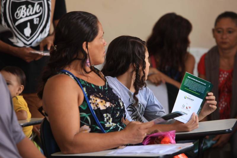Com o mote “Defensoras e Defensores Públicos pelo direito à documentação pessoal: onde existem pessoas, nós enxergamos cidadãos", a Associação Nacional dos Defensores Públicos (Anadep) lançou, pela primeira vez, a Campanha Nacional na Região Norte. Este ano, a campanha tem por objetivo mostrar à sociedade que a Defensoria Pública pode ajudar o cidadão a obter e/ou retificar a documentação básica. O Mercado Francisco Bolonha, localizado no Complexo Mercado Ver-O-Peso, foi o local escolhido para sediar o evento, nesta sexta-feira (4). Na ocasião, houve um grande mutirão de atendimento ao público (foto), com orientação jurídica e esclarecimento de dúvidas para cerca de 800 cidadãos paraenses. A iniciativa teve o apoio da Defensoria Pública do Estado do Pará, da Associação dos Defensores Públicos do Pará (Adpep-PA) e do Colégio Nacional de Defensores Gerais (Condege).
FOTO: RODOLFO OLIVEIRA / AG. PARÁ
DATA: 04.05.2018
BELÉM - PARÁ <div class='credito_fotos'>Foto: Rodolfo Oliveira/Ag. Pará | <a href='/midias/2018/originais/d6dc907f-a637-463a-a27f-1f4a0ce9eb88.jpg' download><i class='fa-solid fa-download'></i> Download</a></div>