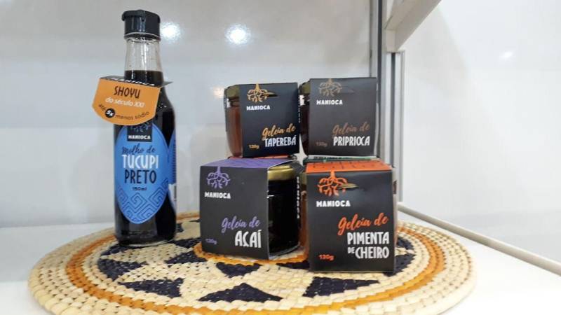 Empresários paraenses e representantes do governo do Estado participaram da 3ª edição do Salão Internacional de Restaurantes, Hotelaria e Alimentação (SIRHA), entre os dias 14 e 16 de março, realizado na São Paulo Expo, na capital paulista. A participação do Pará no evento foi uma iniciativa da Secretaria de Estado de Turismo (Setur), em parceria com a Secretaria de Estado de Desenvolvimento, Mineração e Energia (Sedeme), Centro de Empreendedorismo da Amazônia e Instituto Paulo Martins.
FOTO: ASCOM / SETUR
DATA: 19.03.2018
SÃO PAULO - SP
<div class='credito_fotos'>Foto: ASCOM SETUR | <a href='/midias/2018/originais/d70607e1-3978-4bcc-8b8b-40f7790c7cde.jpg' download><i class='fa-solid fa-download'></i> Download</a></div>