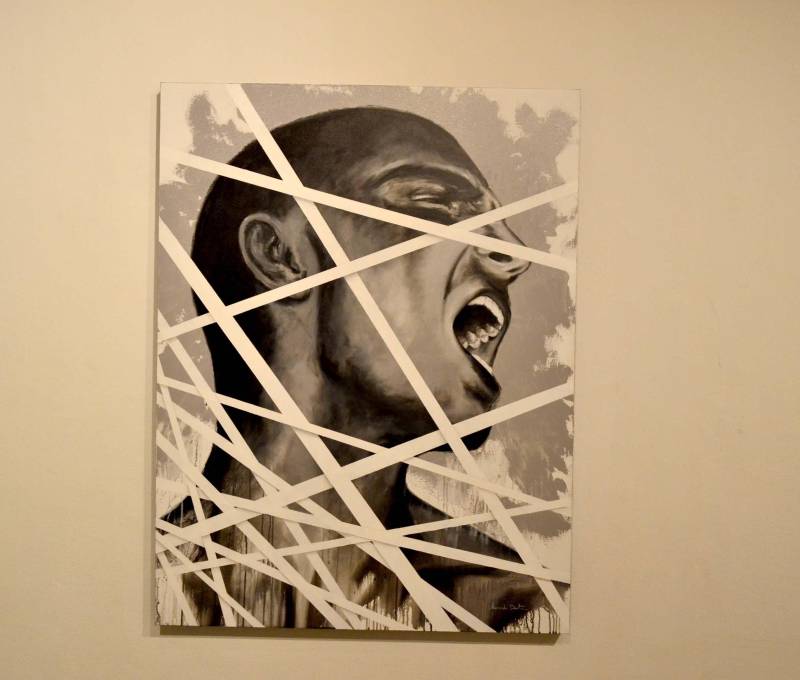 O arquiteto e artista visual Alexandre Dantas abre, hoje, 3, às 19h30, a exposição “Face a Face” (foto) com 20 telas de pintura, algumas em grandes dimensões na Galeria Theodoro Braga da Fundação Cultural do Pará (FCP). Com o trabalho, o artista faz um convite ao diálogo entre arte e espectador. “Pelas obras procurei expor meu consciente e o subconsciente, provocando o observador a desvendar meus pensamentos e reflexões sobre as pessoas e seus momentos, através de expressões ou intervenções nos rostos de anônimos”, pontua Alexandre Dantas. A exposição marca 10 anos da produção do artista, sendo 5 dedicados profissionalmente à pintura. A mostra foi contemplada no Prêmio Seiva no Edital Pauta Livre de 2018.
FOTO: ASCOM / FCP
DATA: 03.07.2018
BELÉM - PARÁ <div class='credito_fotos'>Foto: ASCOM FCP | <a href='/midias/2018/originais/d74b2465-70d7-4e2c-af6c-59e30868f160.jpg' download><i class='fa-solid fa-download'></i> Download</a></div>