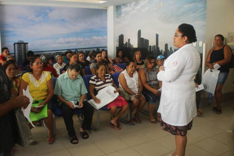 Profissionais do Jean Bitar vão reforçar as recomendações, que já são feitas, aos usuários do serviço para prevenção contra o vírus influenza.
FOTO: ASCOM HJB
DATA: 09.02.2018
BELÉM - PARÁ <div class='credito_fotos'>Foto: Carlos Sodré/Agência Pará | <a href='/midias/2018/originais/d76f1c2e-4761-4eab-a074-2d7df20974da.jpg' download><i class='fa-solid fa-download'></i> Download</a></div>